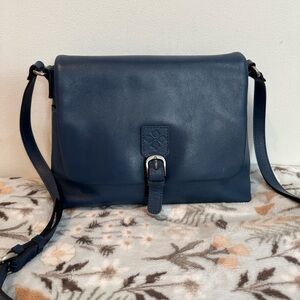 WOT Patricia Nash 100% leather navy blue crossbody bag🍀🍀🍀